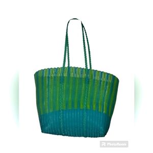 Weaved Plastic Tote Unbranded GUC